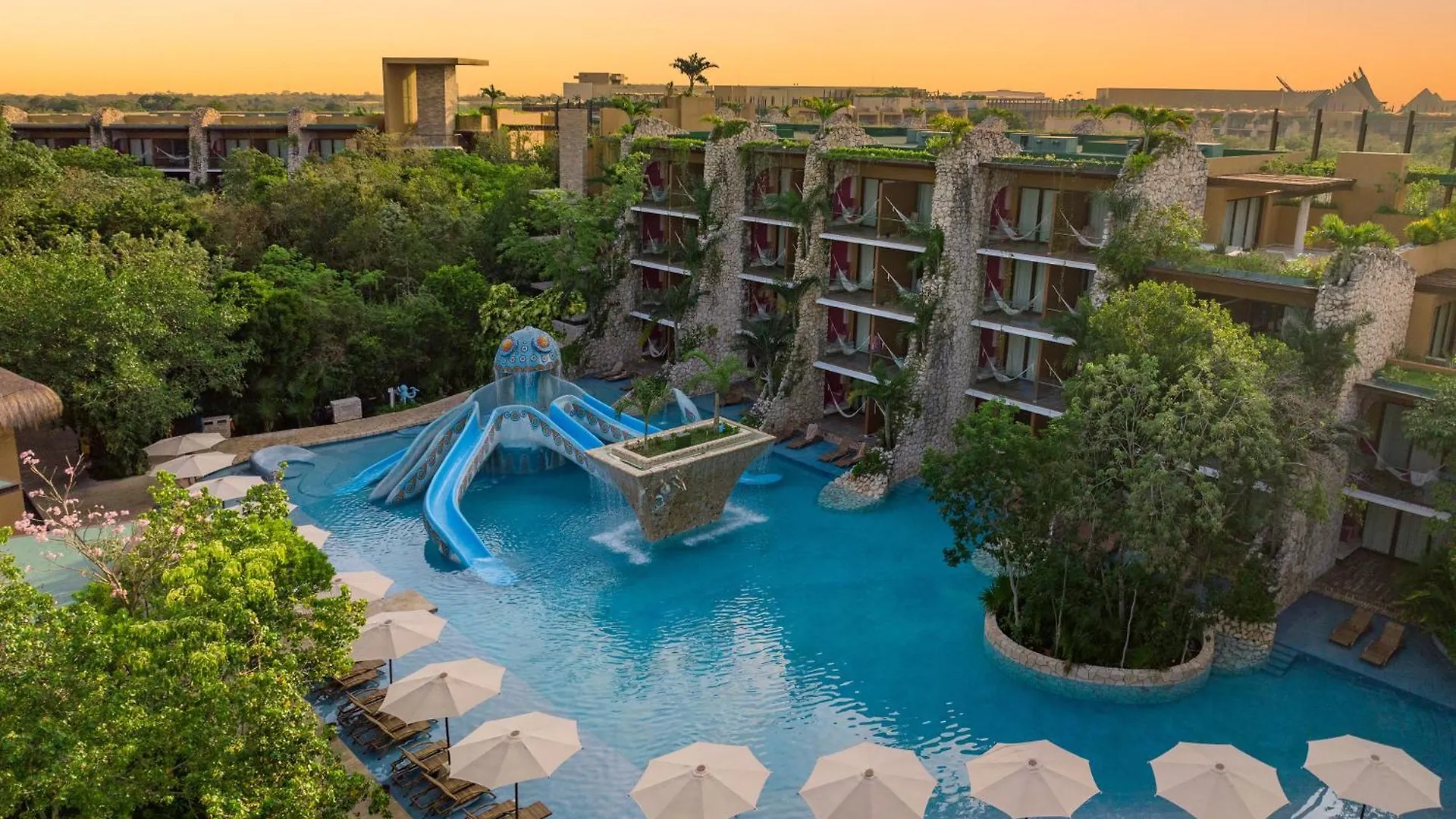 ***** Station touristique Hotel Xcaret Mexico All Parks All Fun Inclusive (Adults Only) Los Dos Compadres Mexique