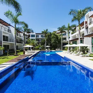 Luxurious & In Playa Steps From The Mexico